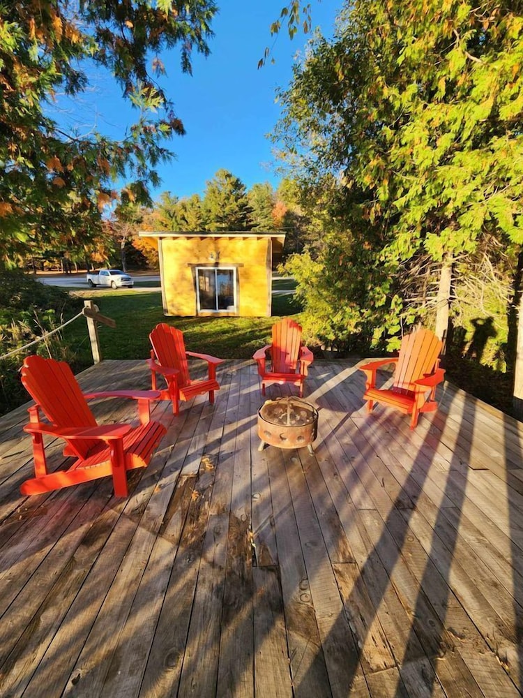 Stoco Lake Lodge