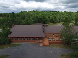 Stoco Lake Lodge