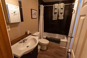 Stoco Lake Lodge