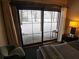 Stoco Lake Lodge