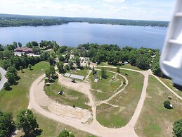 Stoco Lake Lodge