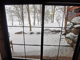 Stoco Lake Lodge