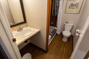 Stoco Lake Lodge