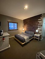Stoco Lake Lodge
