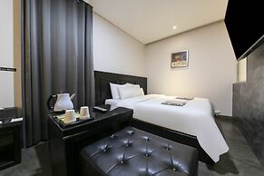 The City Hotel