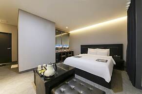 The City Hotel