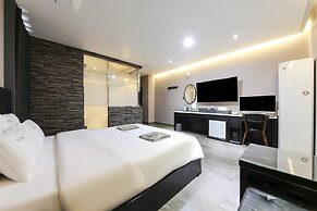 The City Hotel