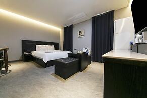 The City Hotel