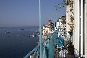 2 Bed Flat - Sleeps 4 - Parking - Wifi