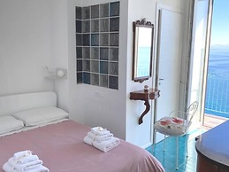 2 Bed Flat - Sleeps 4 - Parking - Wifi