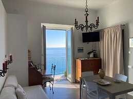 2 Bed Flat - Sleeps 4 - Parking - Wifi