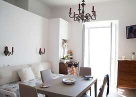 2 Bed Flat - Sleeps 4 - Parking - Wifi