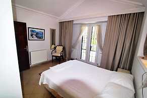 Villa Center