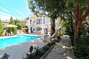 Villa Center