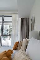 HiGuests - Boulevard Crescent Tower 2