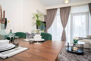 HiGuests - Boulevard Crescent Tower 2