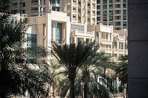 HiGuests - Boulevard Crescent Tower 2