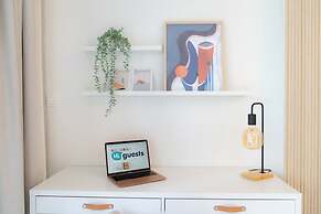 HiGuests - Boulevard Crescent Tower 2