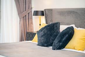 HiGuests - Boulevard Crescent Tower 2