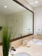 HiGuests - Boulevard Crescent Tower 2