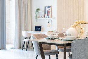 HiGuests - Boulevard Crescent Tower 2