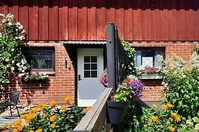 Tollarp - Barn - Sleeps 3 - Pet Friendly - Parking