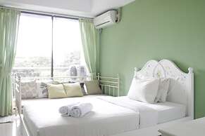 Stylish & Comfortable Studio at Beverly Dago Apartment