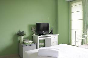 Stylish & Comfortable Studio at Beverly Dago Apartment