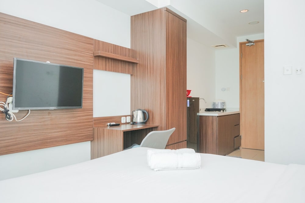 Modern Studio Apartment at Tree Park Cikokol
