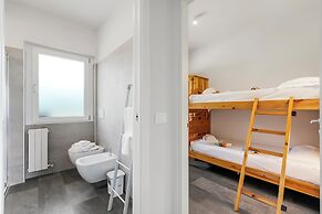 Bellevue Modern Apartment 10