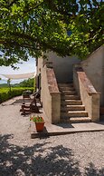Relaxing Hillside Family Accommodation With Pool