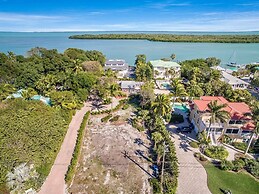 Captiva Charm
