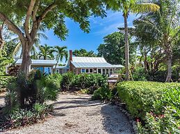 Captiva Charm