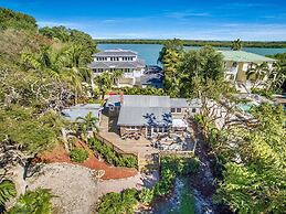 Captiva Charm