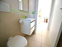 Charming Apartment In Central Location With Air Conditioning, Pets
