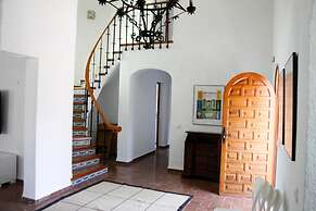 Amazing Villa With Views, Fantastic Bbq Dining Large Pool Area