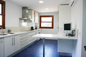 Amazing Villa With Views, Fantastic Bbq Dining Large Pool Area