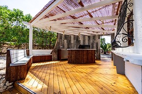 Amazing Villa With Views, Fantastic Bbq Dining Large Pool Area