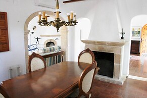 Amazing Villa With Views, Fantastic Bbq Dining Large Pool Area