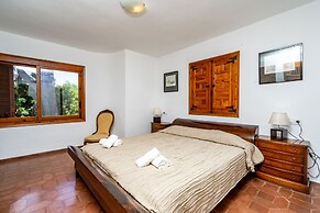 Amazing Villa With Views, Fantastic Bbq Dining Large Pool Area