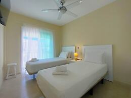 Spacious Apartment With Jacuzzi and Pool Access