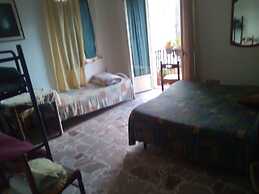 Room-large Room For Five People