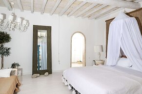 Karkos Beachfront Villa  Private pool