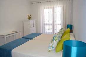 2 Bed Flat - Sleeps 4 - Parking - Wifi