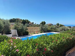 Apartment - Sleeps 2 & Swimming Pool