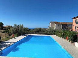 Apartment - Sleeps 2 & Swimming Pool