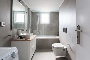 Spacious Apartment near HELEXPO