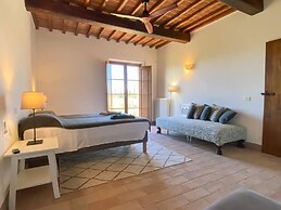 Charming 10 pax Villa in Cortona With Private Pool
