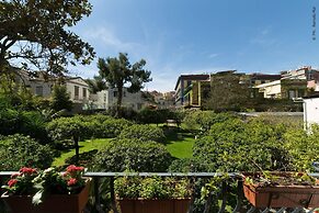 THE BELLINI HOUSE