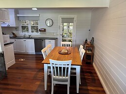 Sails - Elegant, spacious beach villa